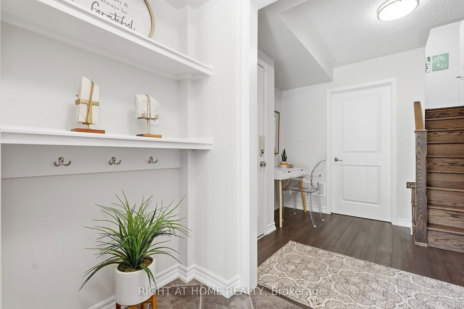 283 Ellen Davidson Drive • Oakville, ON photo 6