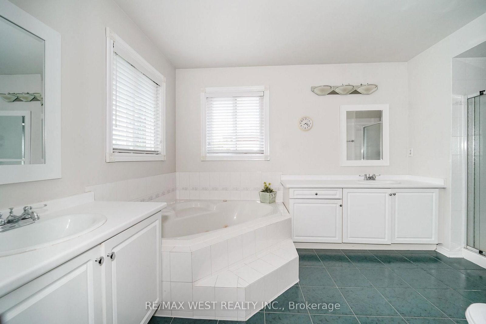 24 Royal Valley Drive • Caledon, ON photo 9