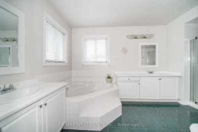 24 Royal Valley Drive • Caledon, ON photo 9