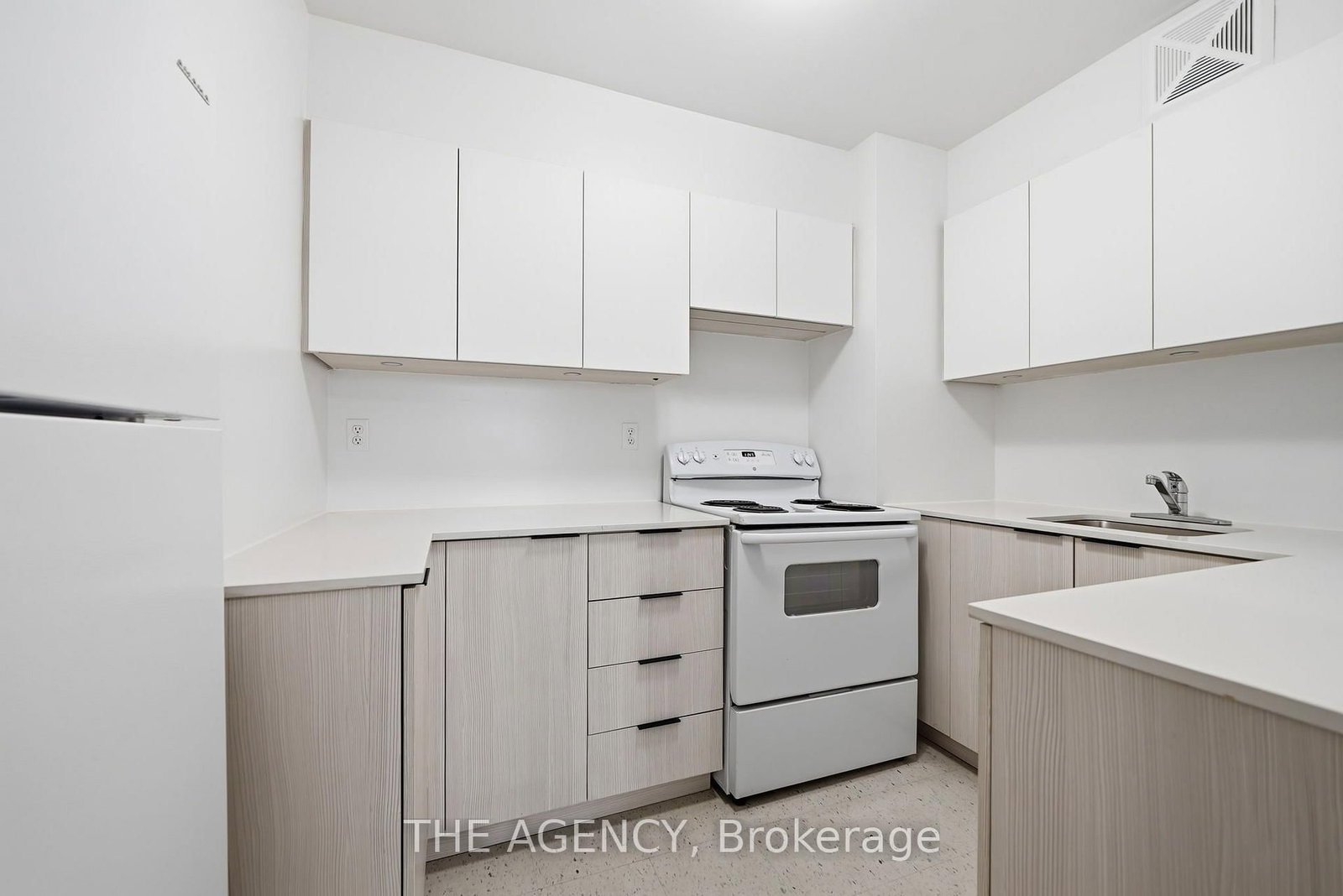 1910A - 2350 Dundas Street W, Toronto 5