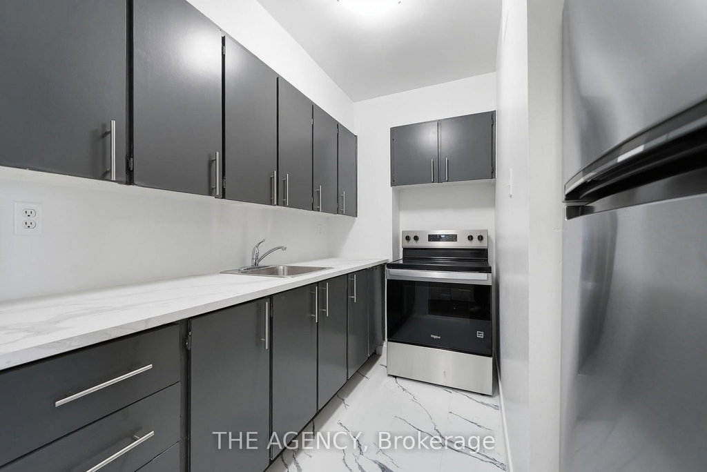 2004A - 2350 Dundas Street W 4