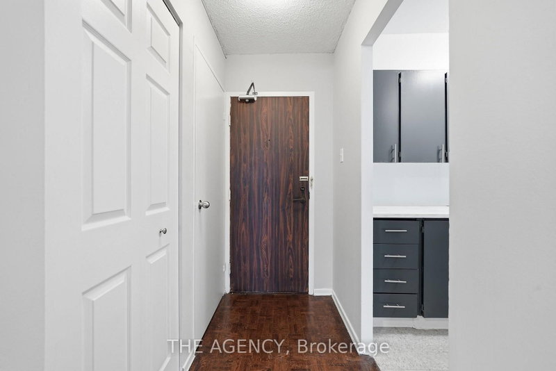 2204A - 2350 Dundas Street W