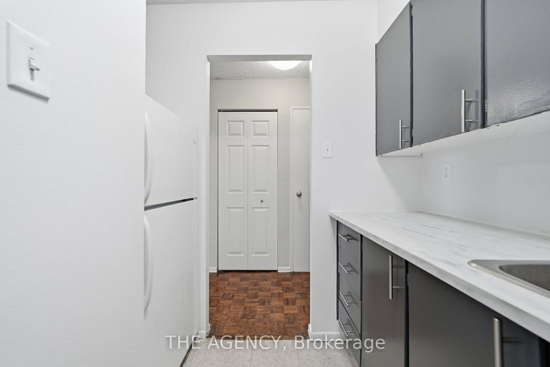 2204A - 2350 Dundas Street W