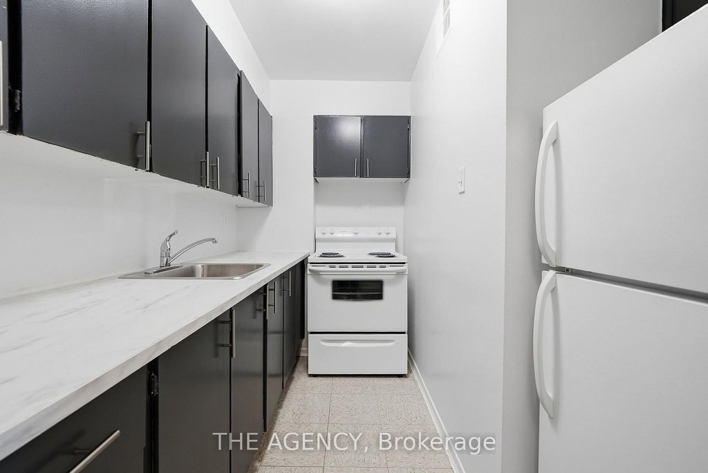2204A - 2350 Dundas Street W 4