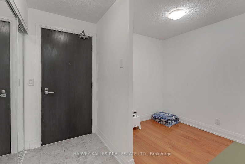 1021 - 1060 Sheppard Avenue W