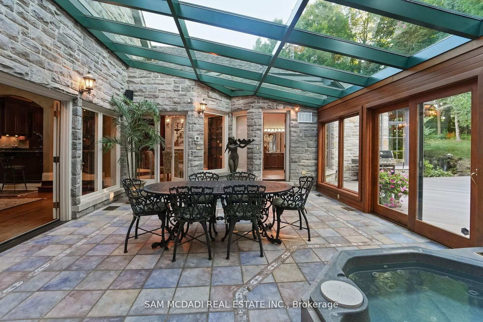 10140 Pineview Trail • Milton, ON photo 14