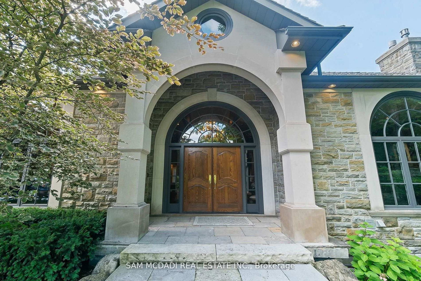 10140 Pineview Trail • Milton, ON photo 4