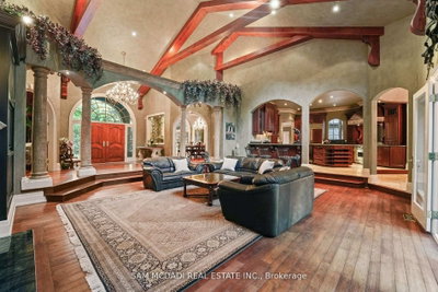 10140 Pineview Trail • Milton, ON photo 6