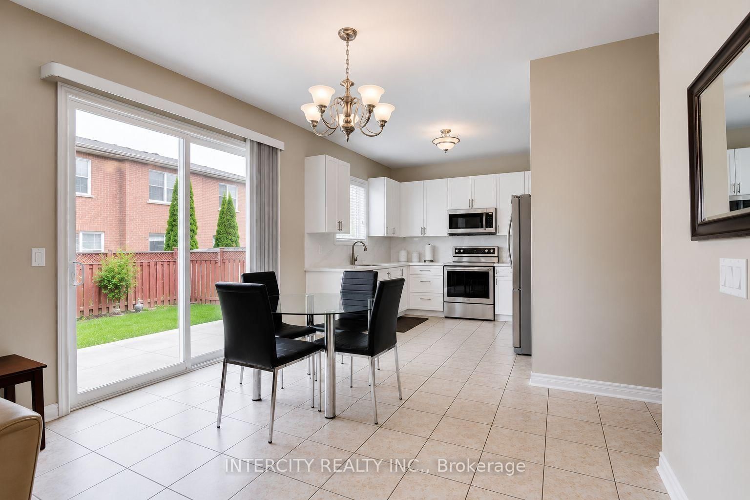 27 Modesto Crescent • Brampton, ON photo 8
