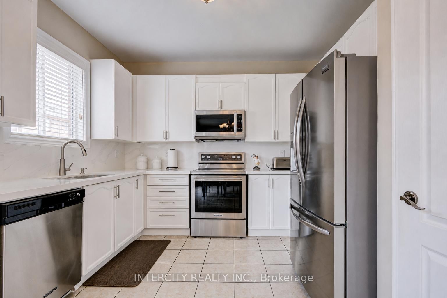 27 Modesto Crescent • Brampton, ON photo 9