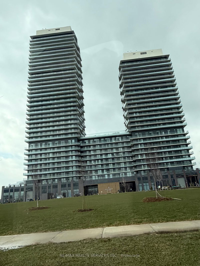 2314 - 15 Skyridge Drive E