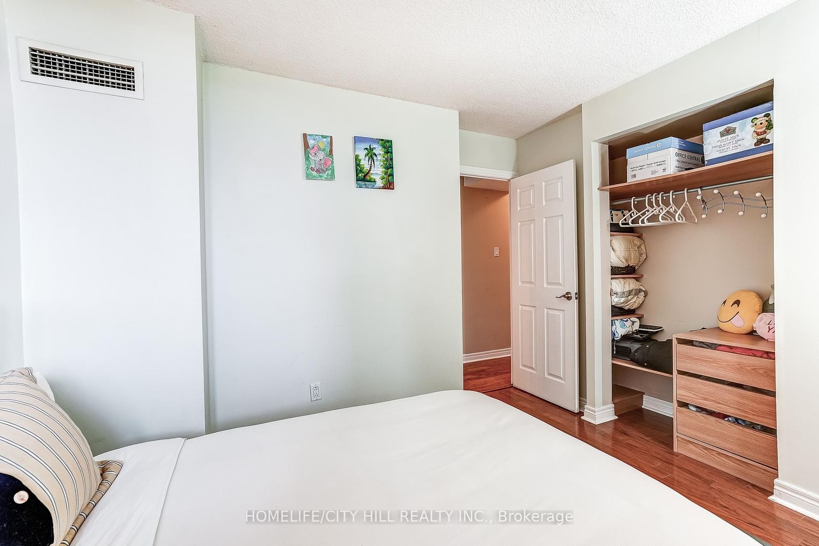 10 Martha Eaton Way • #1508 • Toronto, ON photo 22