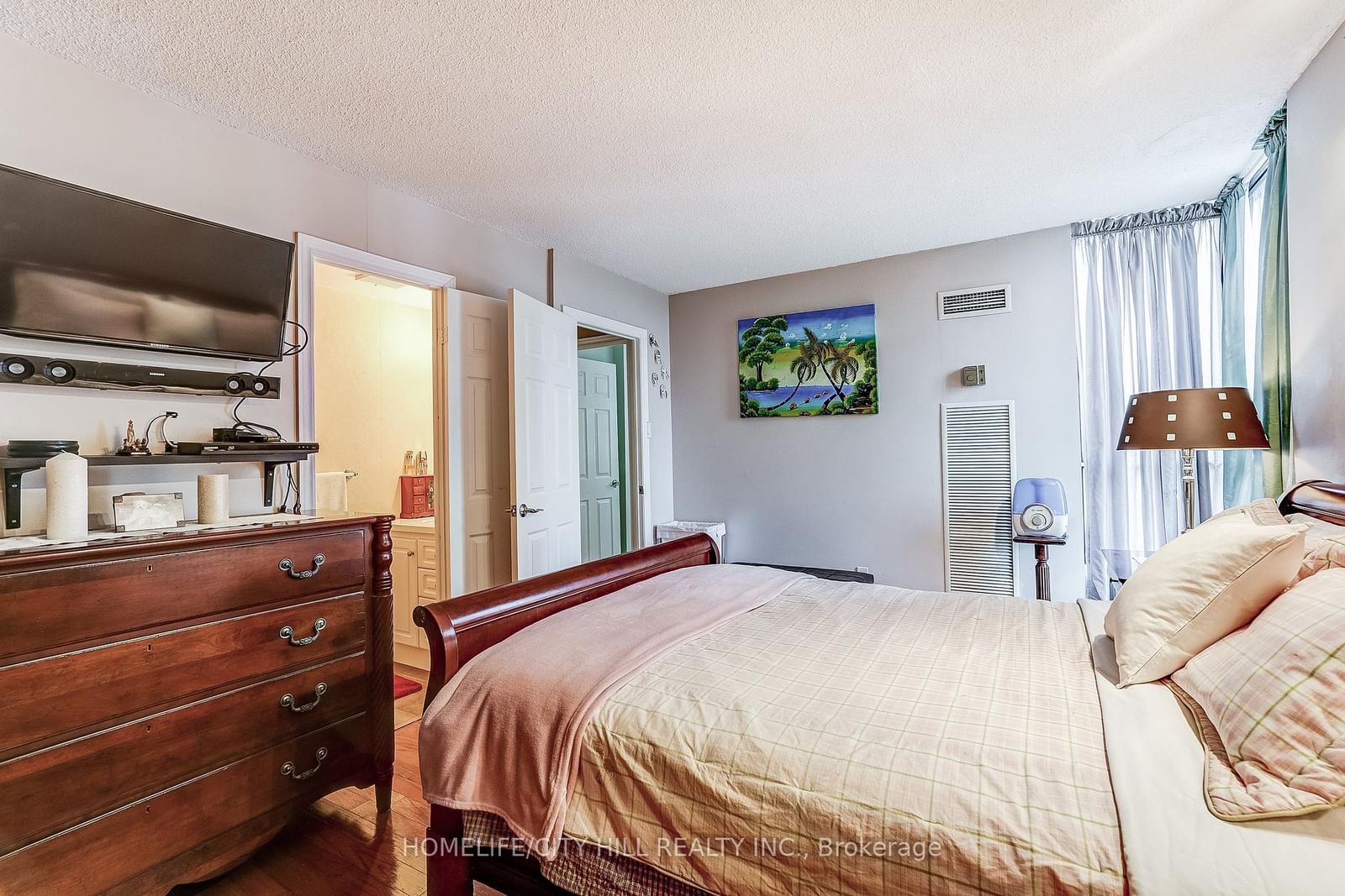 10 Martha Eaton Way • #1508 • Toronto, ON photo 25