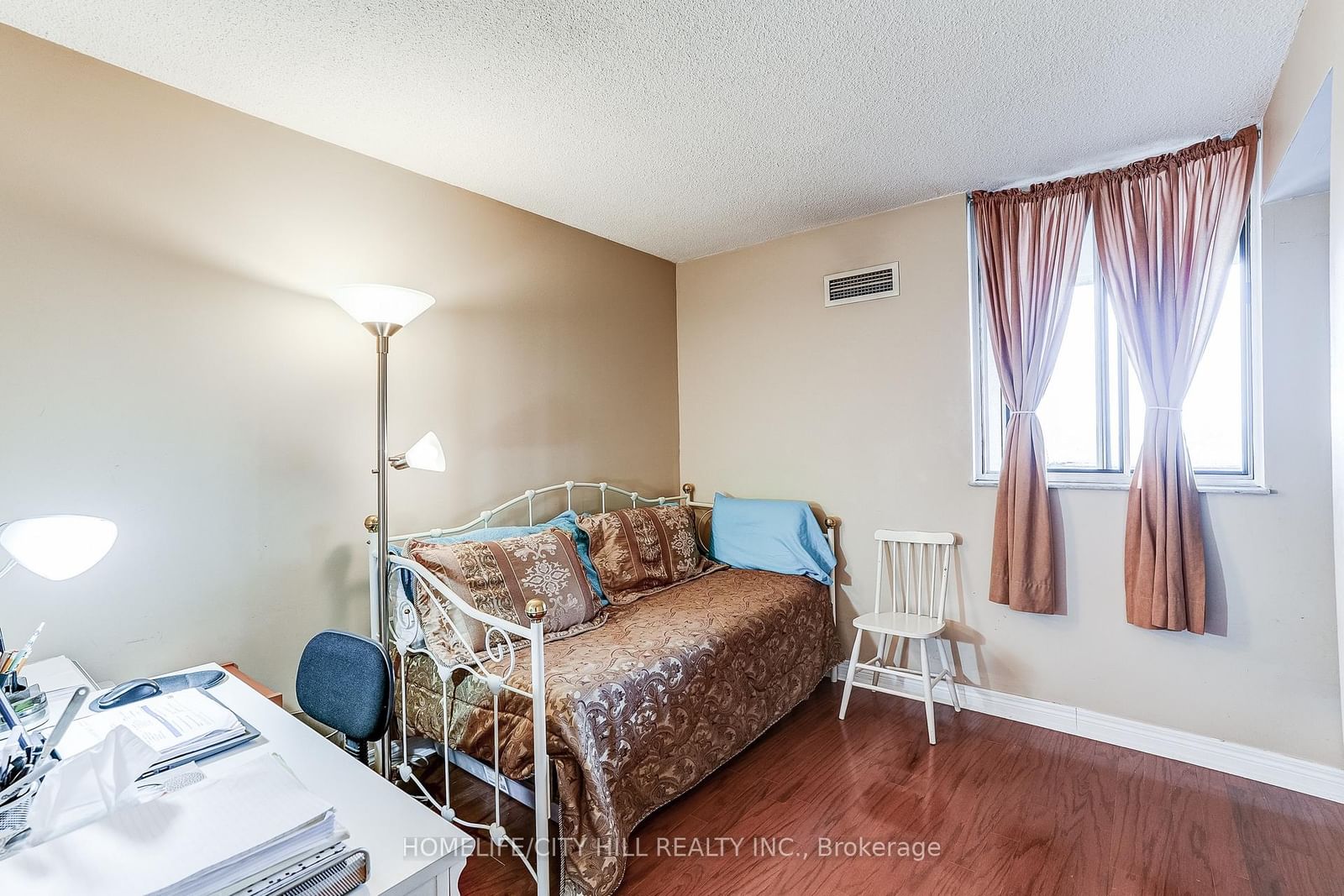 10 Martha Eaton Way • #1508 • Toronto, ON photo 27
