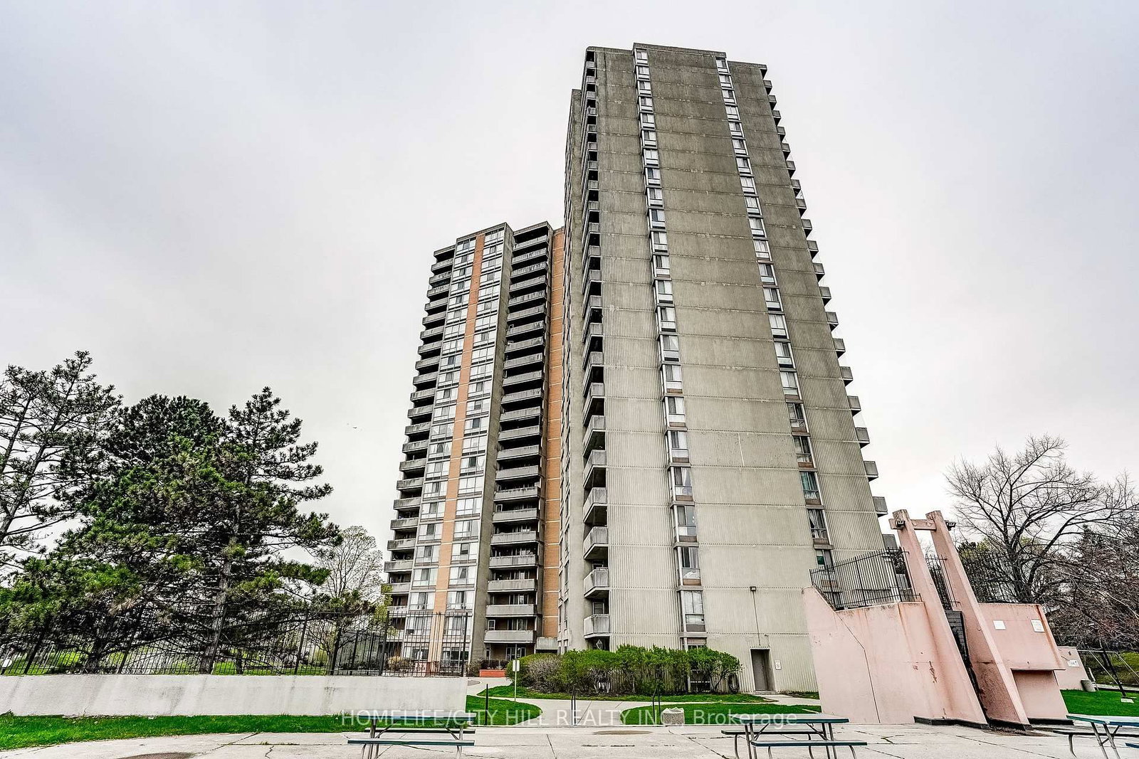 10 Martha Eaton Way • #1508 • Toronto, ON photo 3