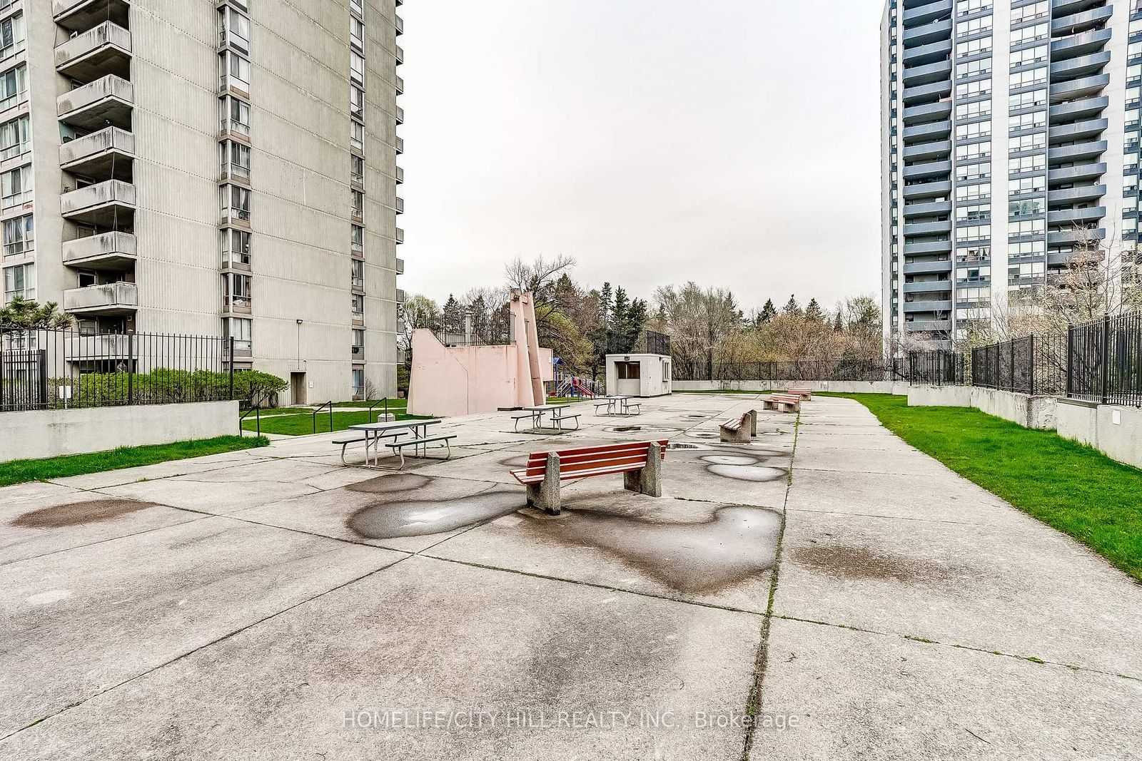 10 Martha Eaton Way • #1508 • Toronto, ON photo 36