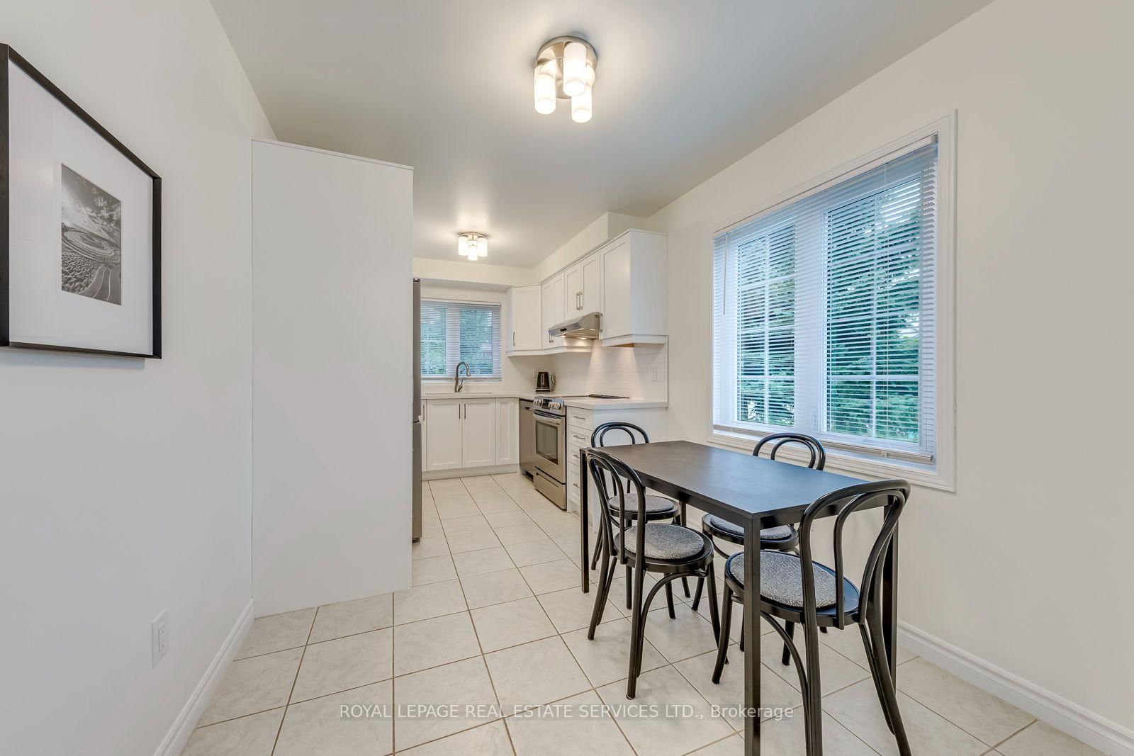 2455 New Wood Drive • Oakville, ON photo 16