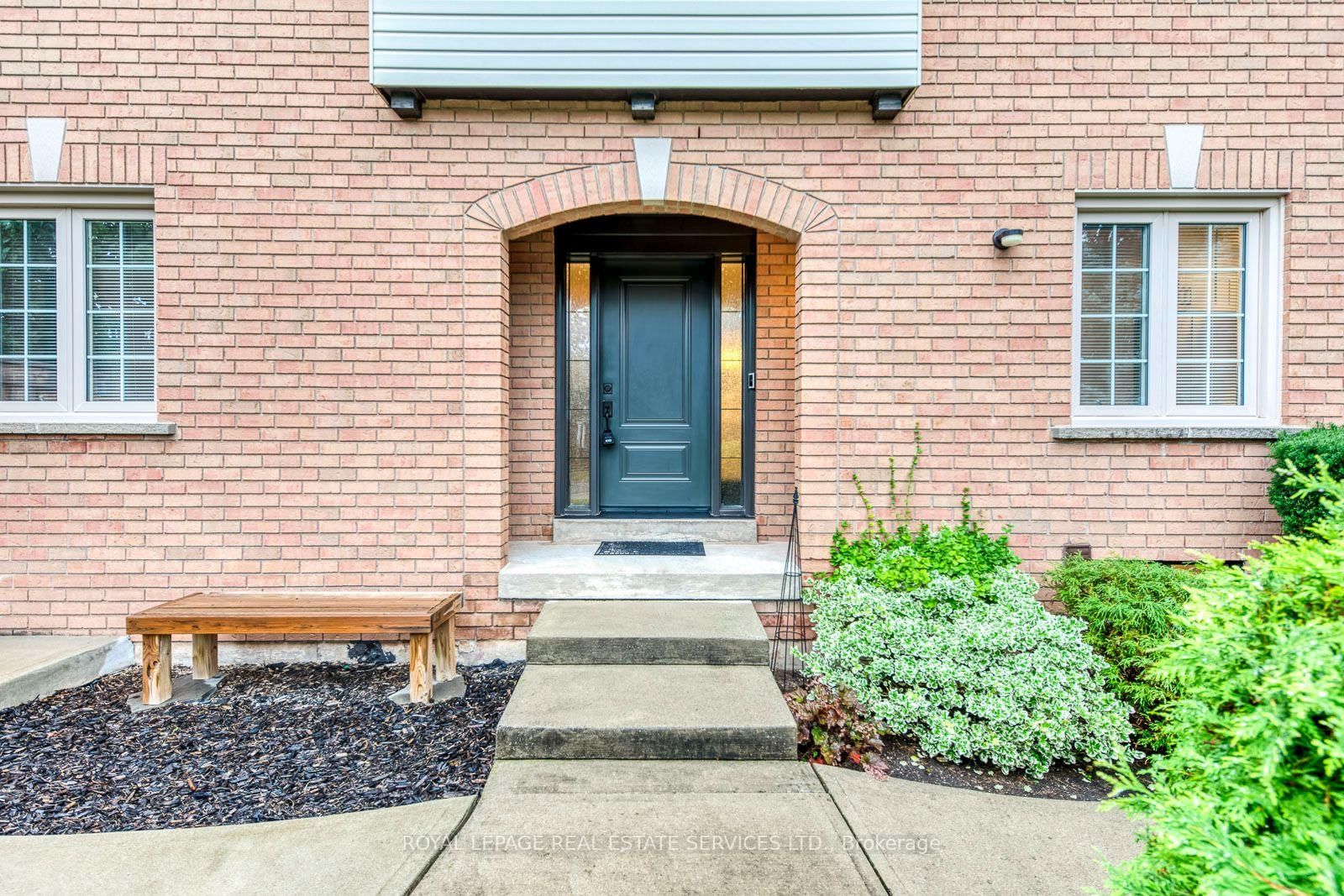 2455 New Wood Drive • Oakville, ON photo 4