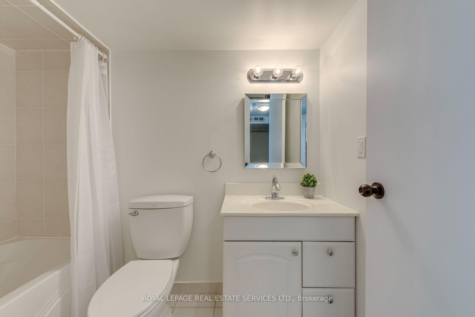 2455 New Wood Drive • Oakville, ON photo 44