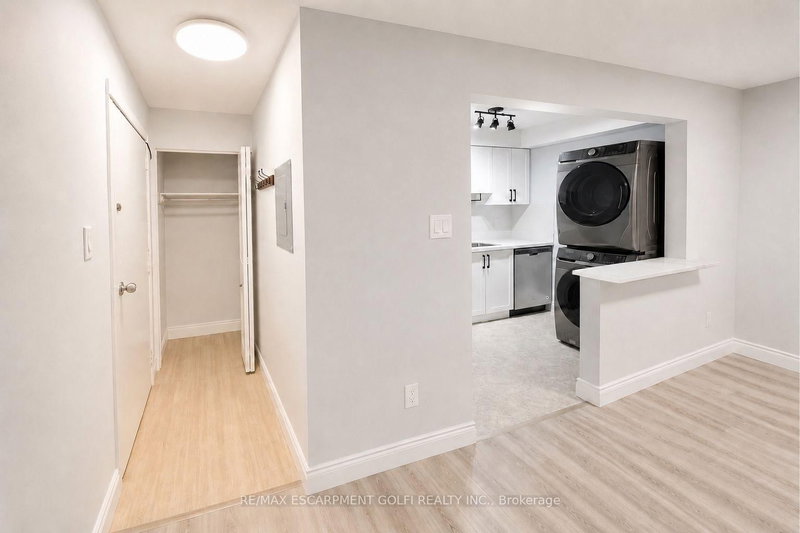 2 - 2403 Lakeshore Boulevard W