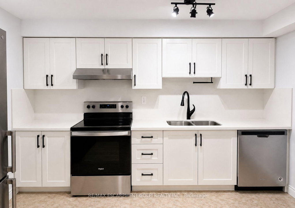 2 - 2403 Lakeshore Boulevard W 4