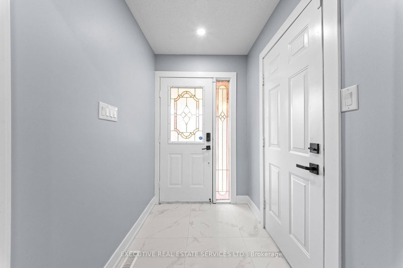 45 Sahara Brampton,ON L6R 1P3 — Photo 6