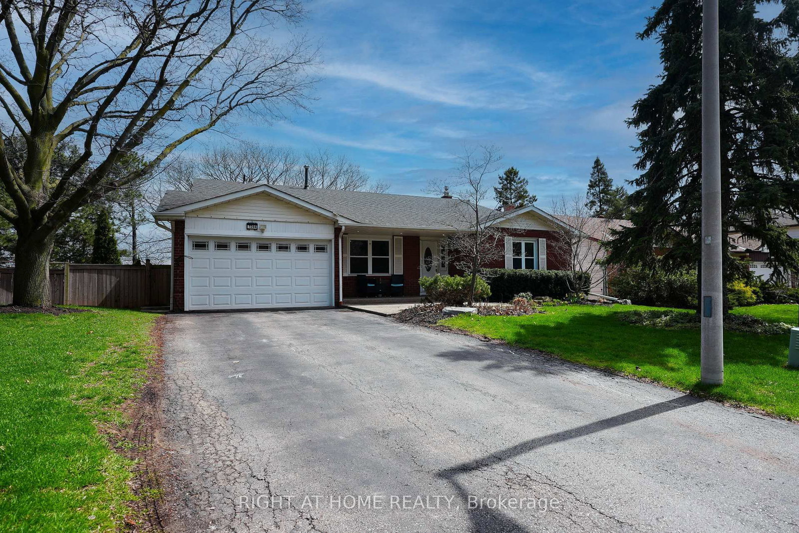 1266 Lakeview Drive • Oakville, ON photo 1