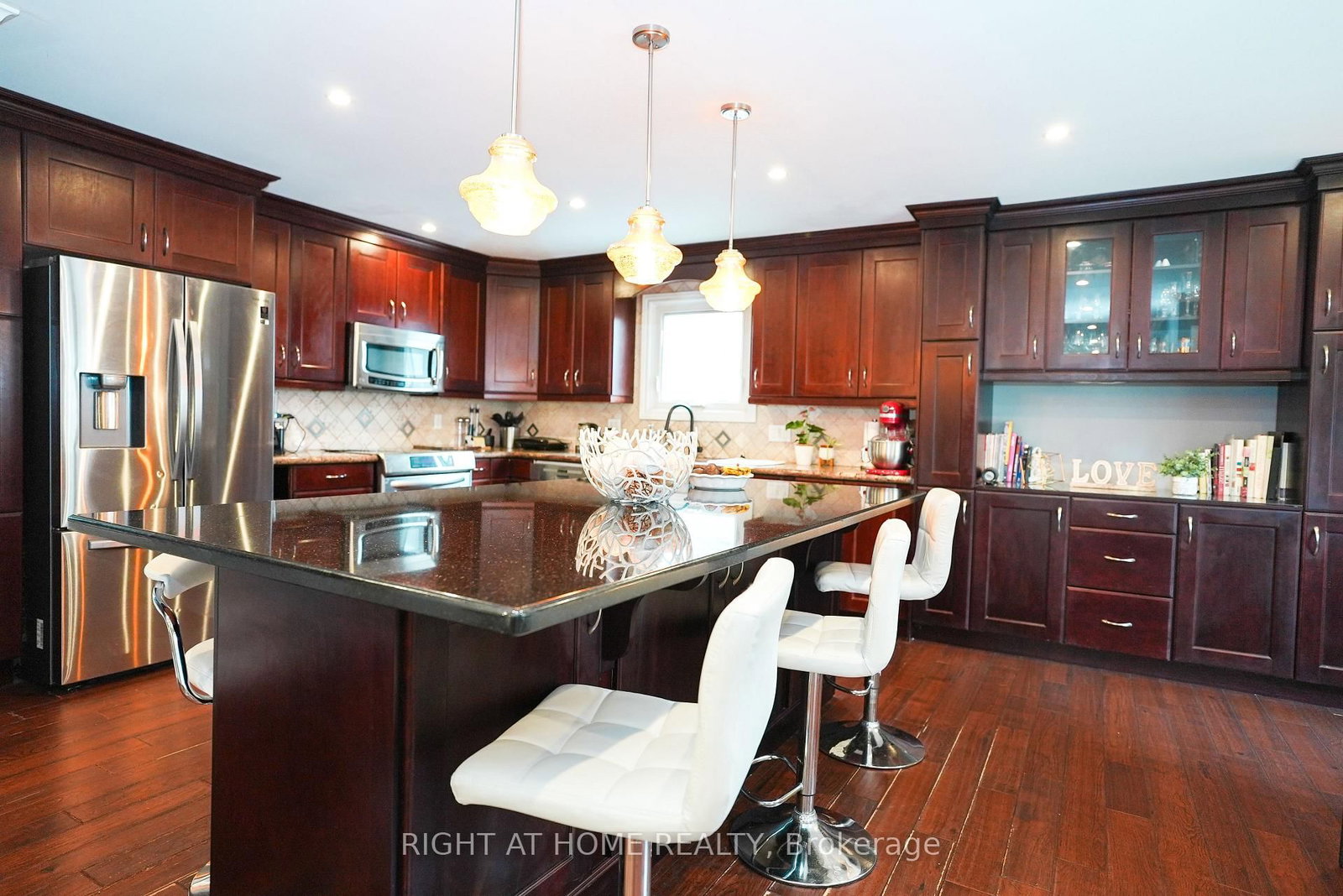 1266 Lakeview Drive • Oakville, ON photo 11