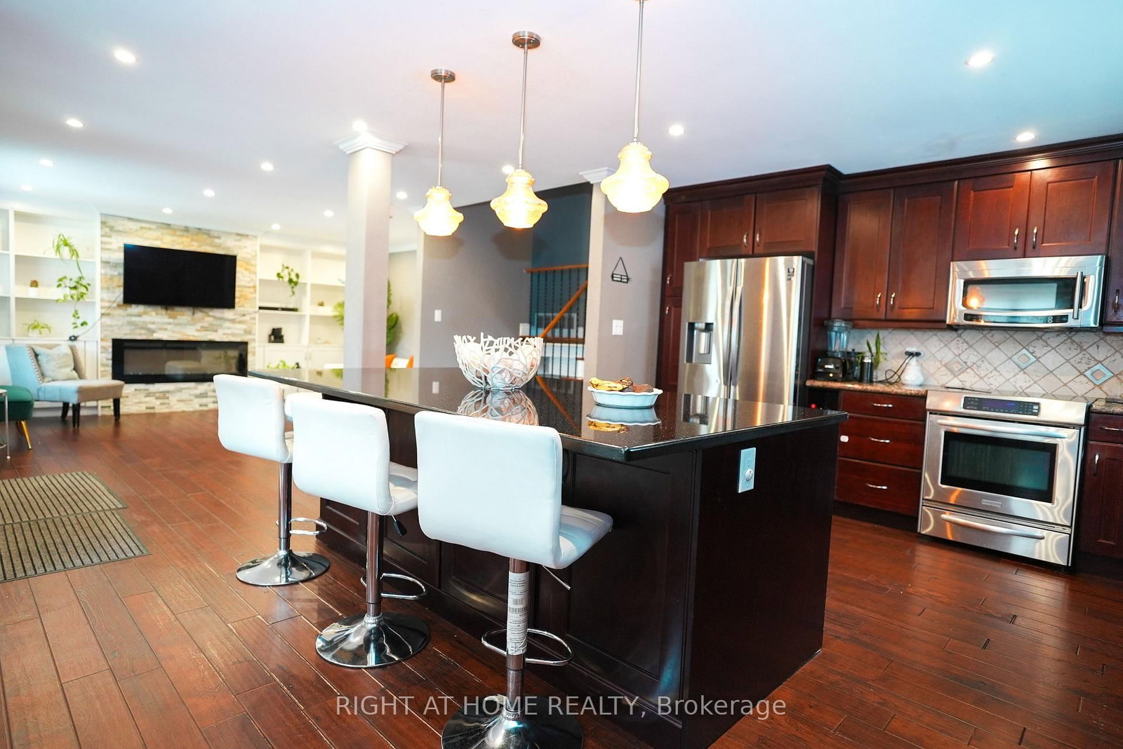 1266 Lakeview Drive • Oakville, ON photo 14