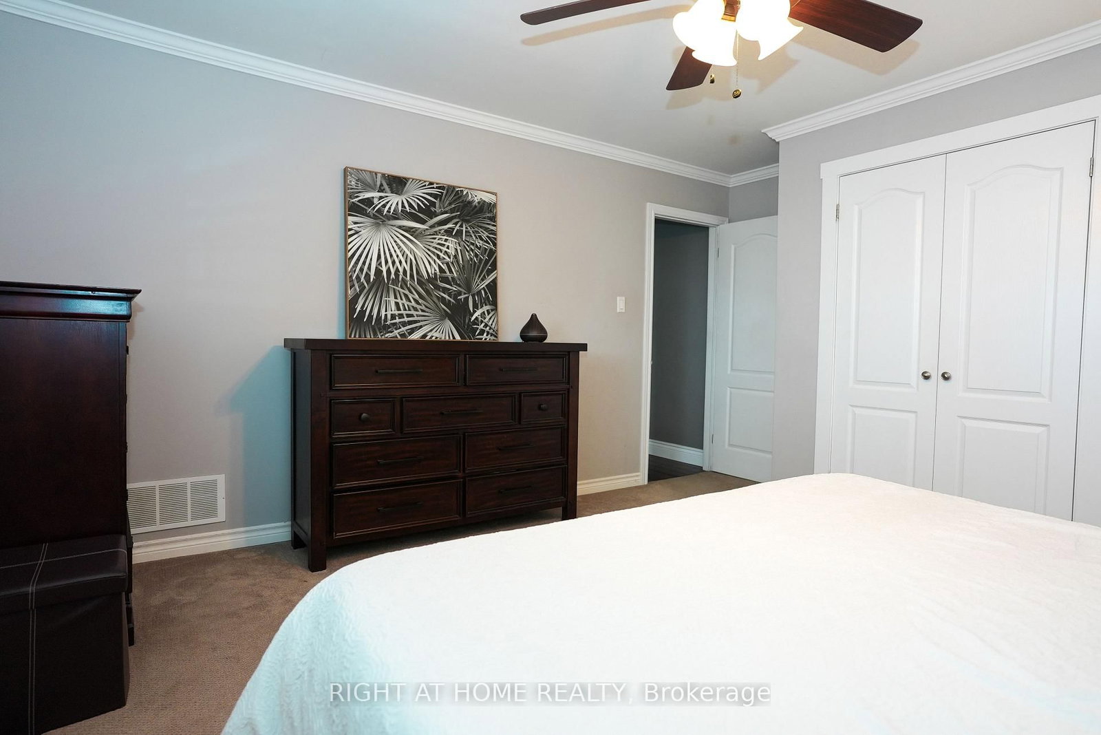 1266 Lakeview Drive • Oakville, ON photo 17