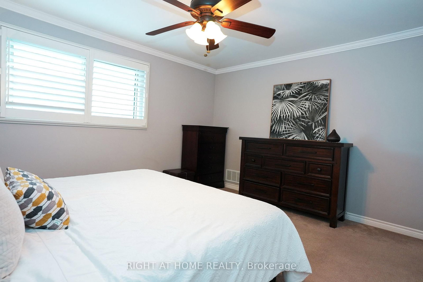1266 Lakeview Drive • Oakville, ON photo 18