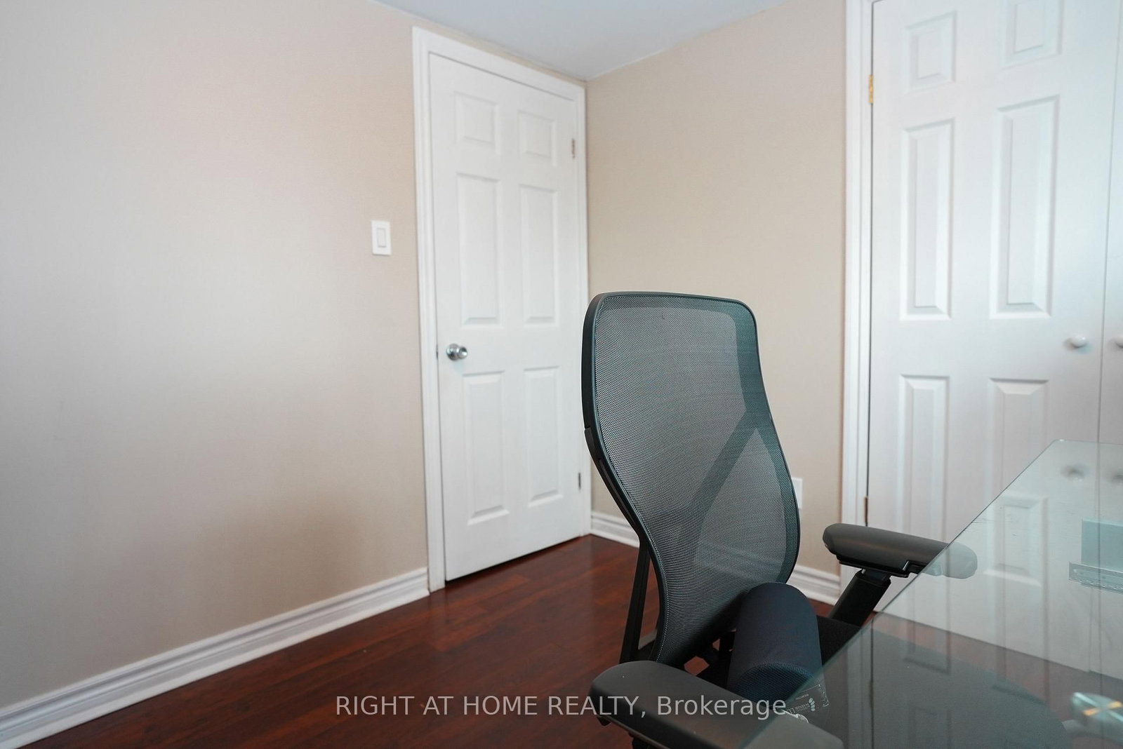 1266 Lakeview Drive • Oakville, ON photo 32