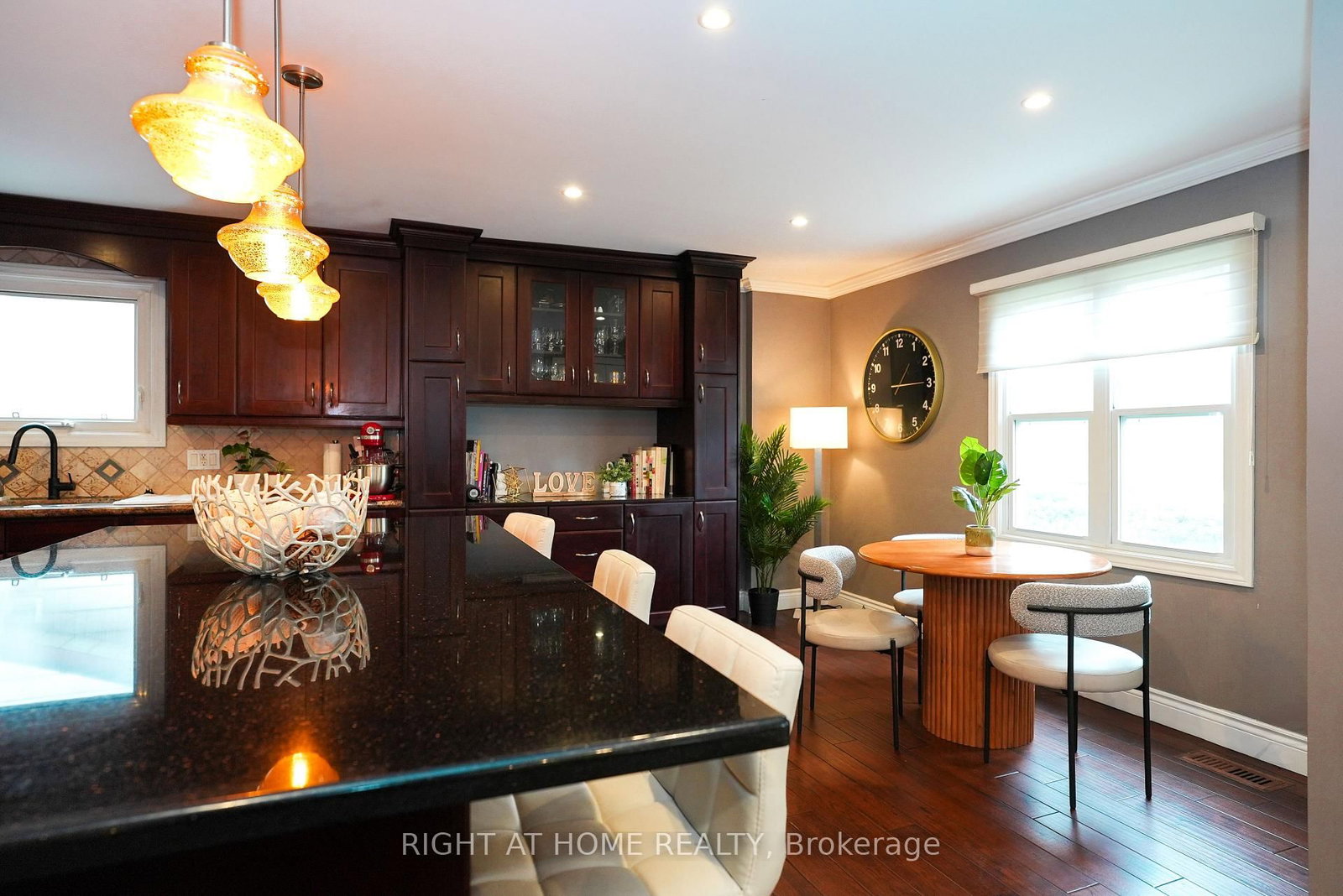 1266 Lakeview Drive • Oakville, ON photo 8