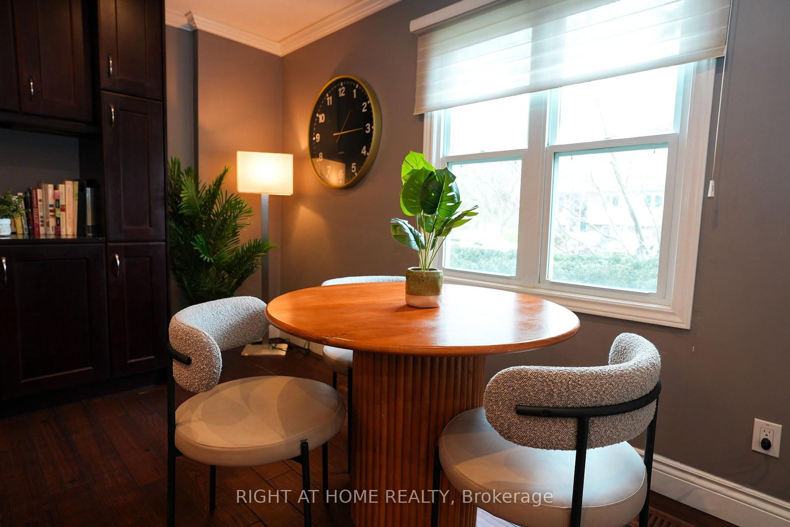 1266 Lakeview Drive • Oakville, ON photo 9