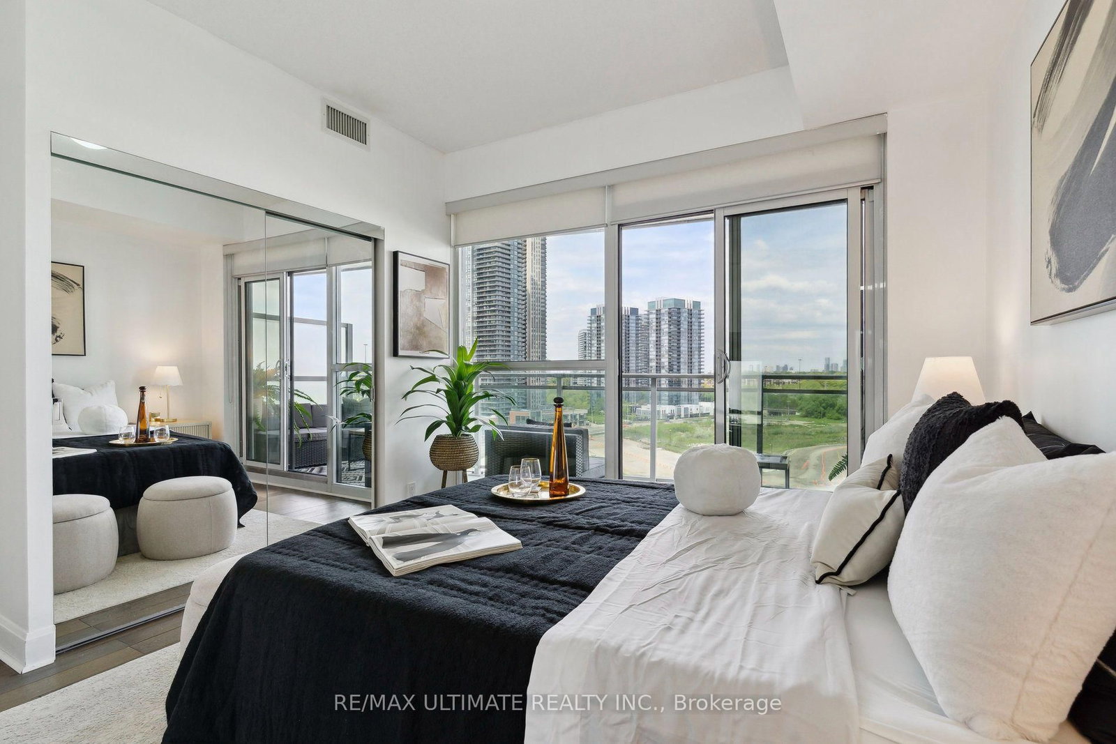 33 Shore Breeze Drive • #1003 • Toronto, ON photo 12