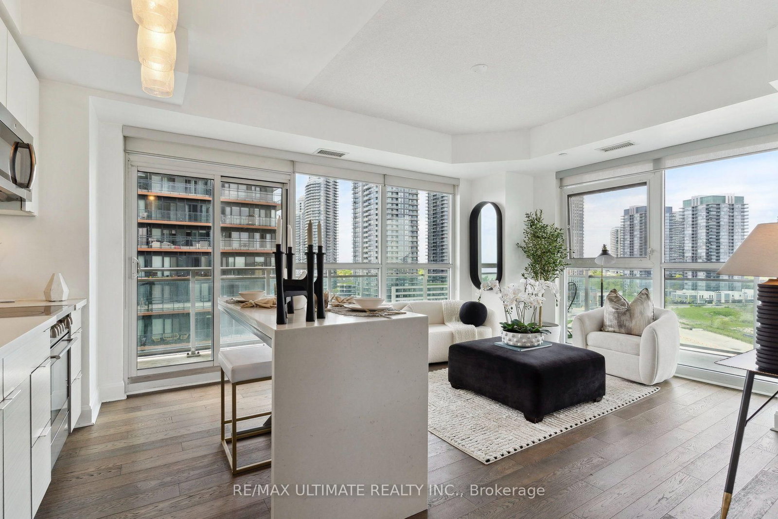 33 Shore Breeze Drive • #1003 • Toronto, ON photo 4