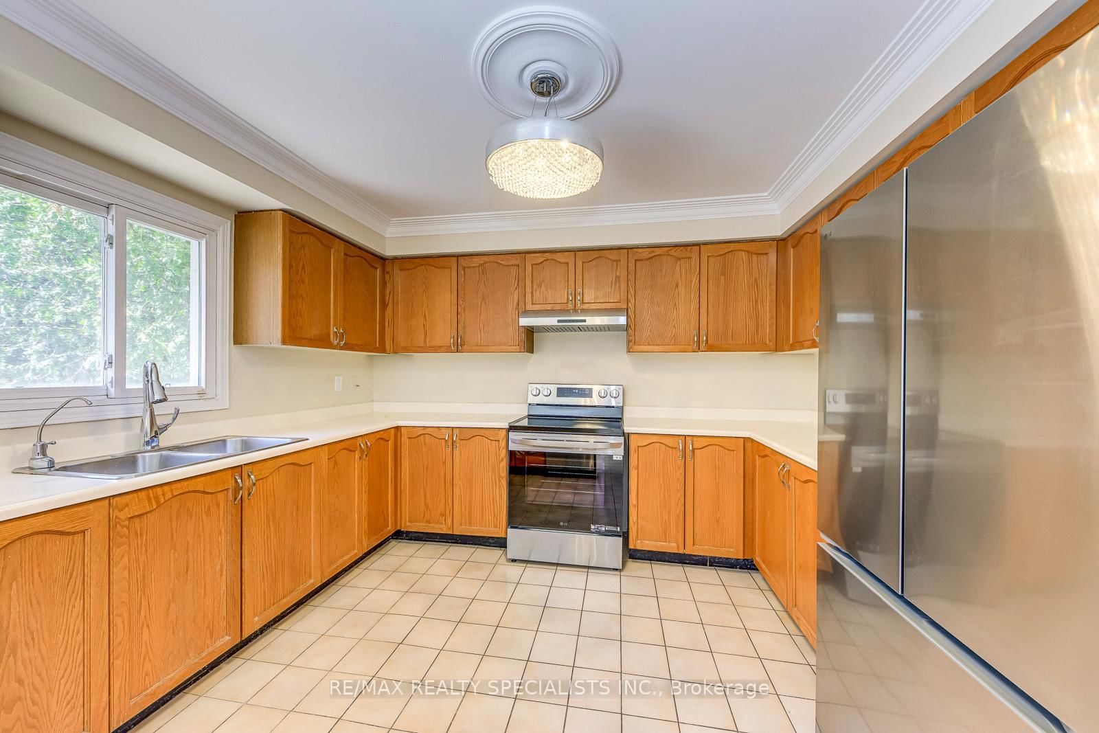 102 Sunforest Drive • Brampton, ON photo 20
