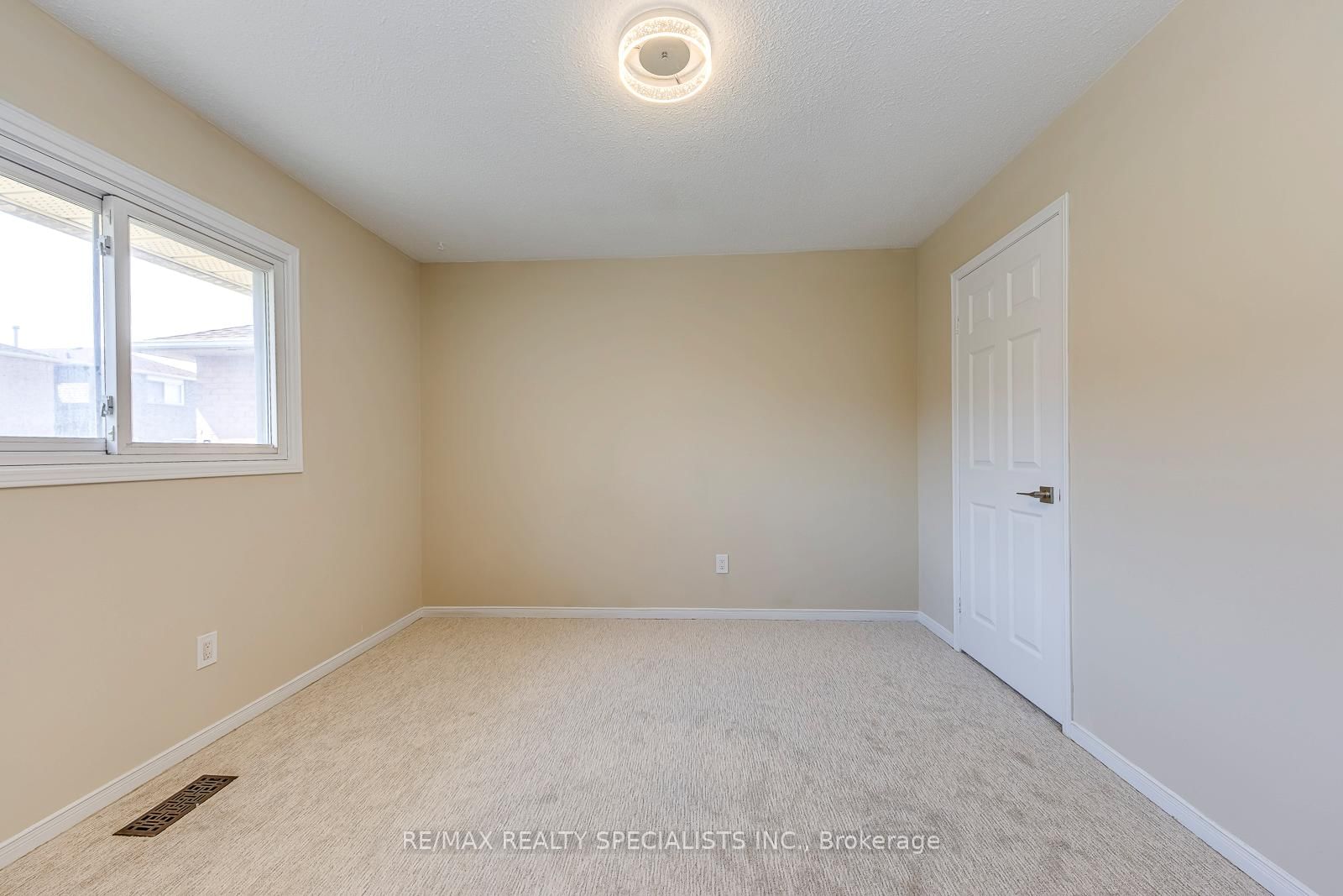 102 Sunforest Drive • Brampton, ON photo 39