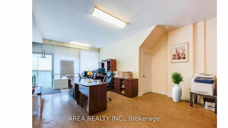 3094 Lake Shore Blvd photo 2