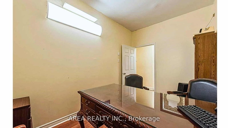 3094 Lake Shore Blvd photo 3
