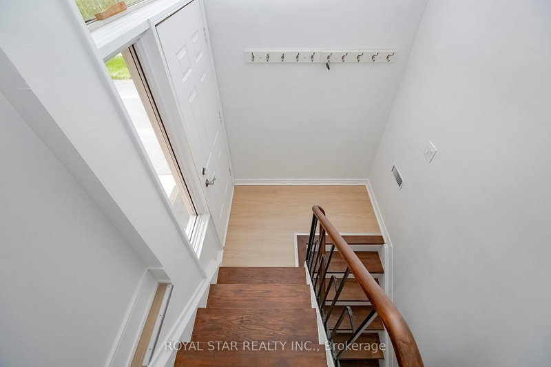 Upper - 114 Wincott Drive