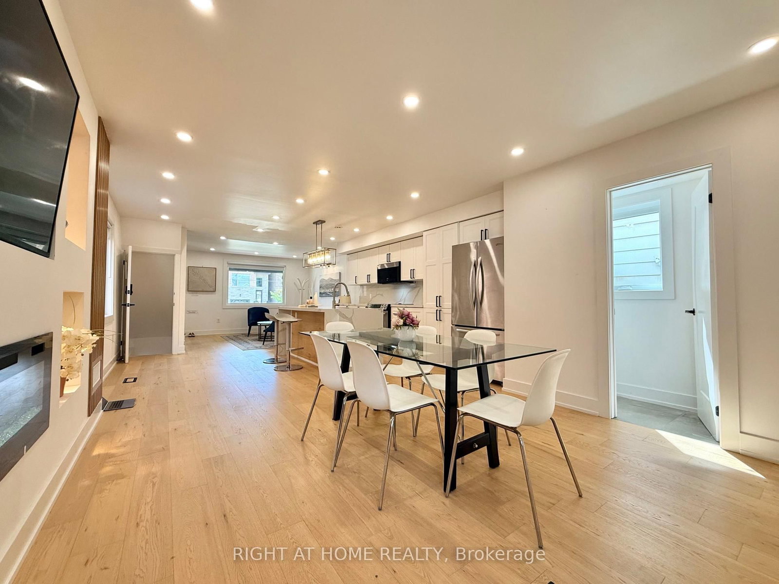 28 Pendeen Avenue • Toronto, ON photo 11