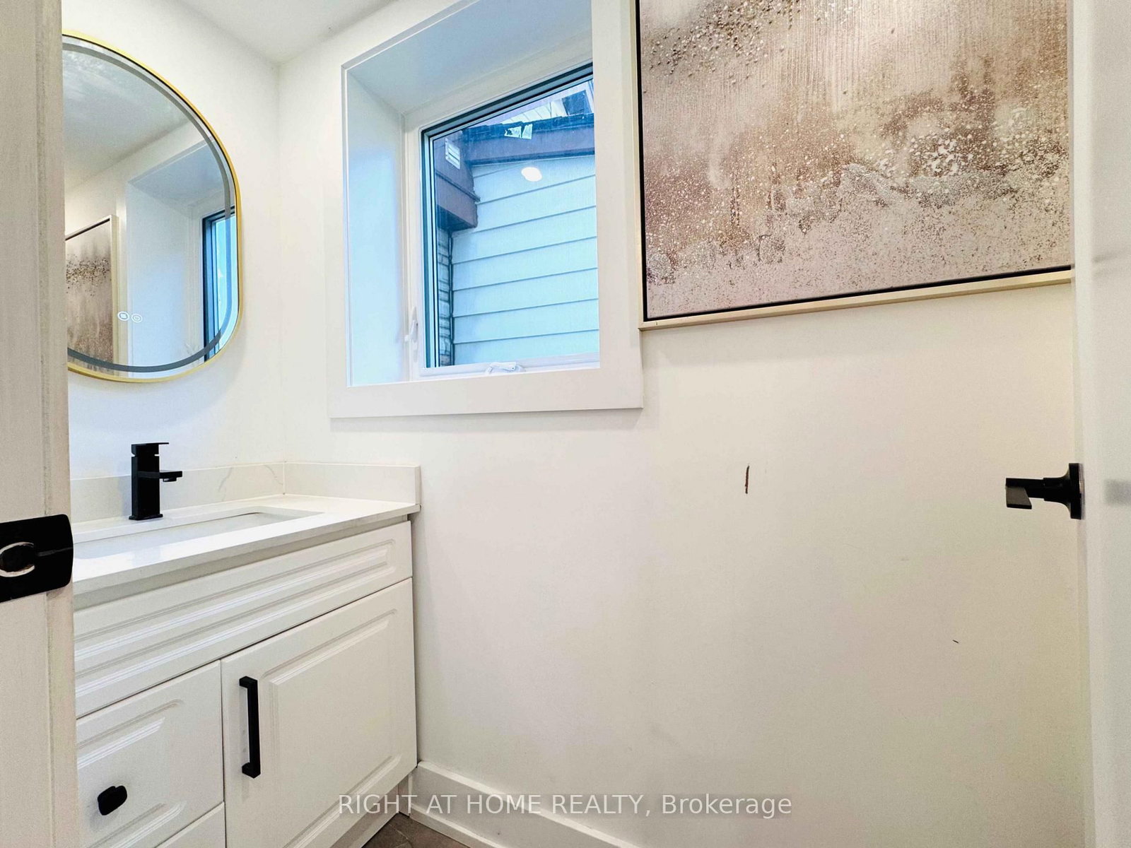 28 Pendeen Avenue • Toronto, ON photo 12