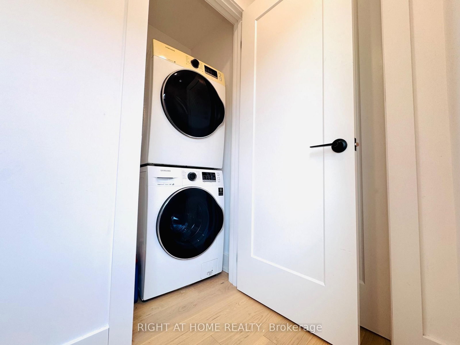 28 Pendeen Avenue • Toronto, ON photo 23