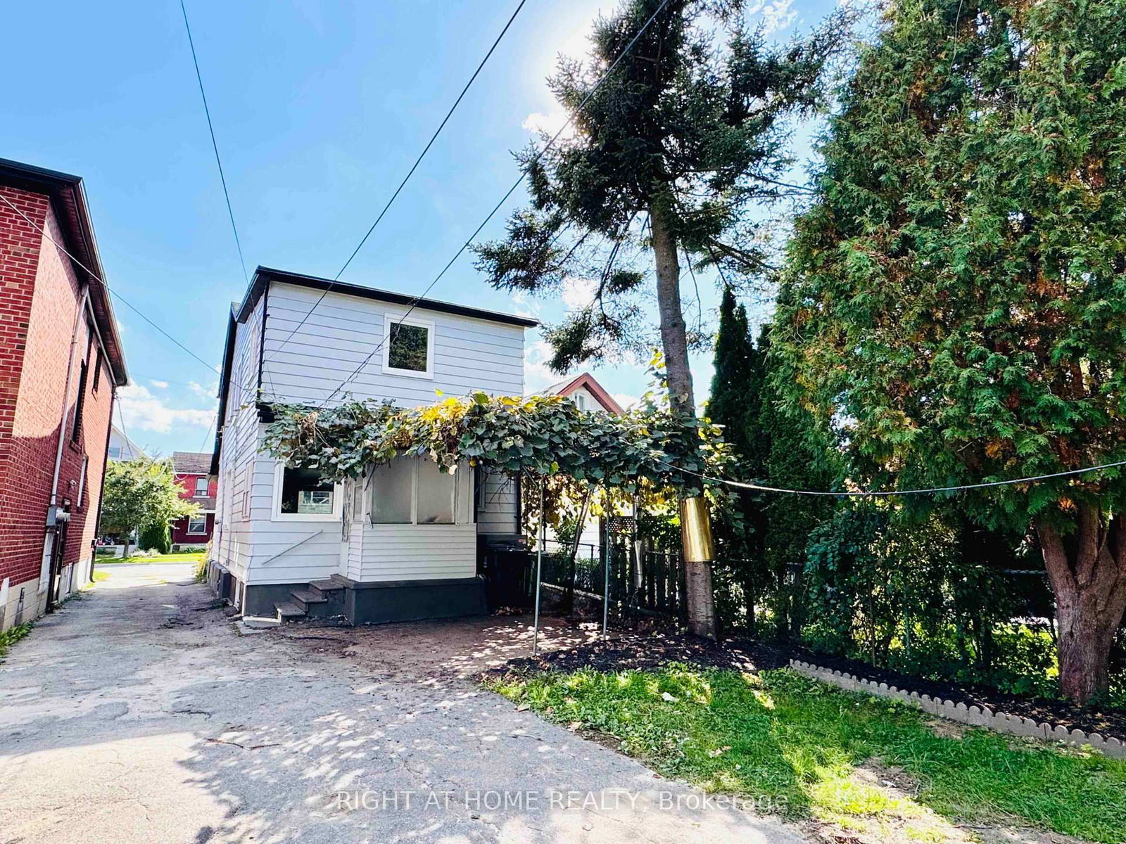 28 Pendeen Avenue • Toronto, ON photo 32