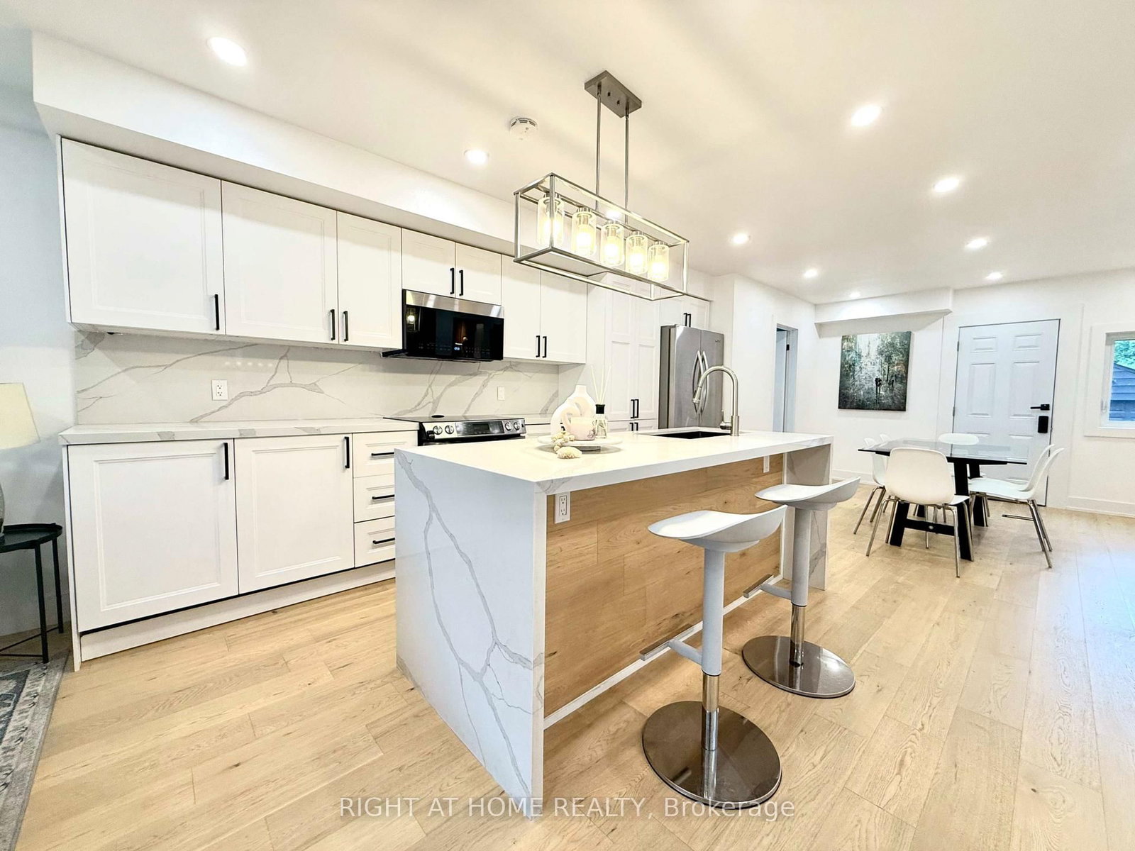 28 Pendeen Avenue • Toronto, ON photo 8