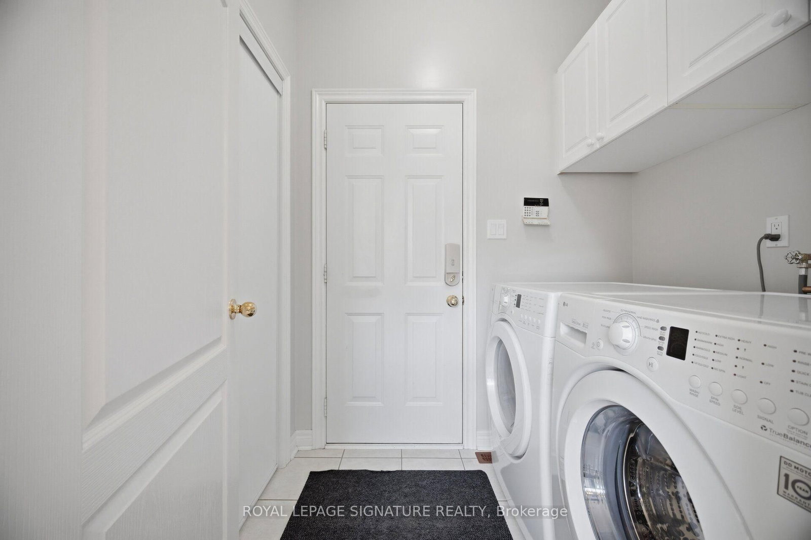 2215 Lapsley Crescent • Oakville, ON photo 9