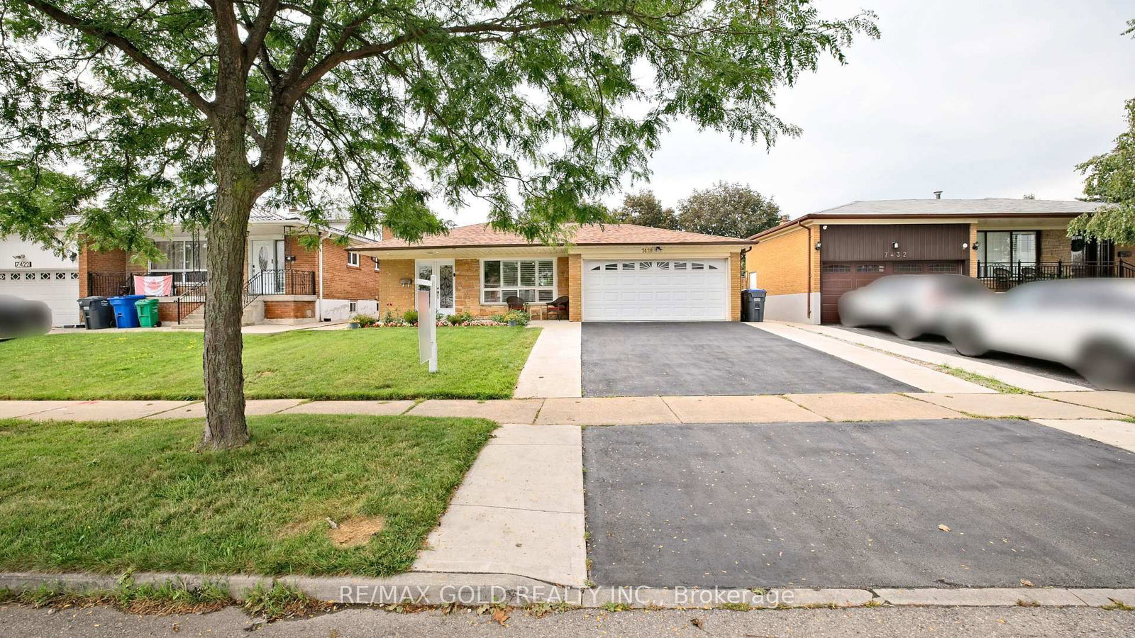 7428 Pickfair Drive • Mississauga, ON photo 4