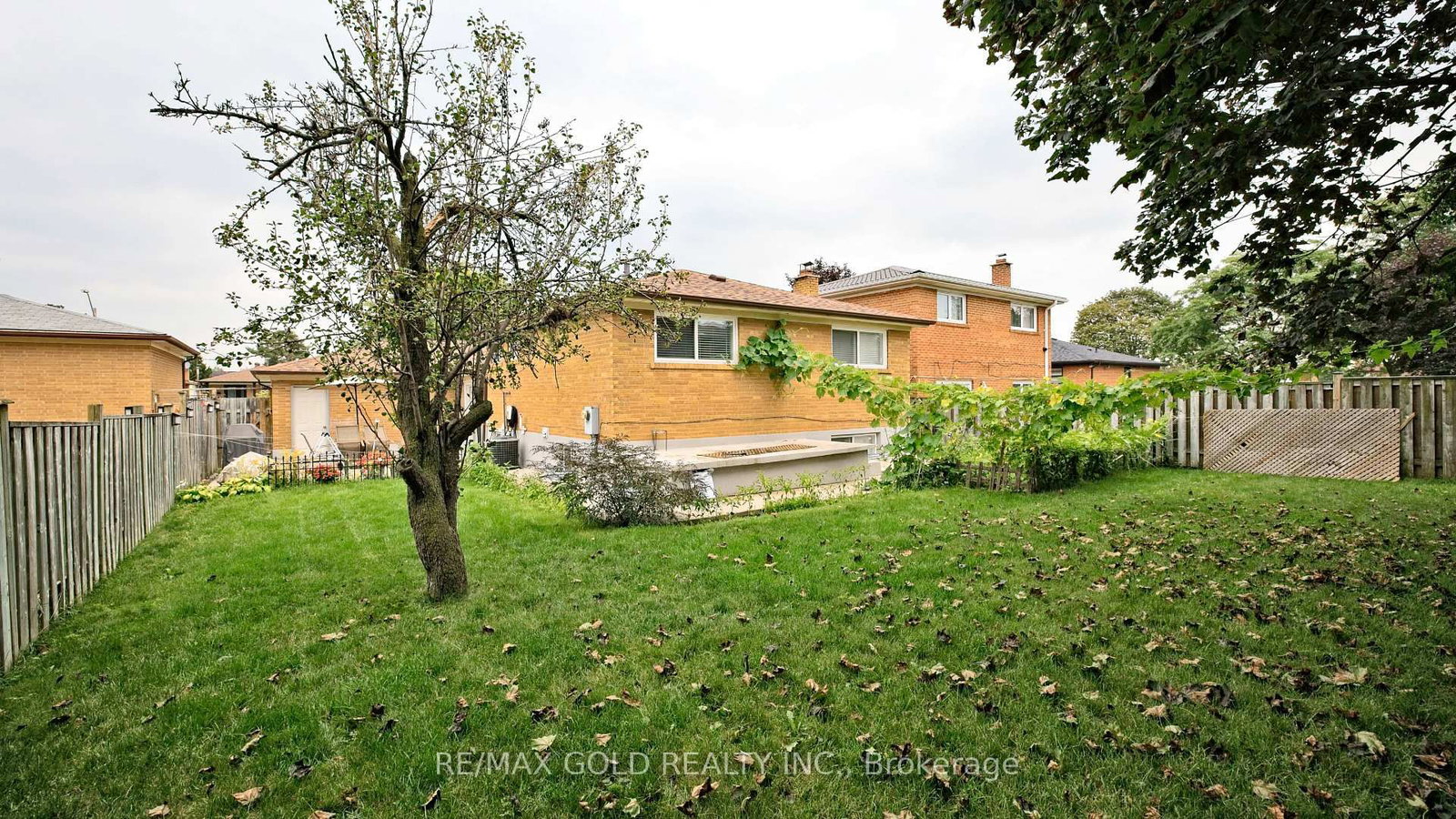 7428 Pickfair Drive • Mississauga, ON photo 43