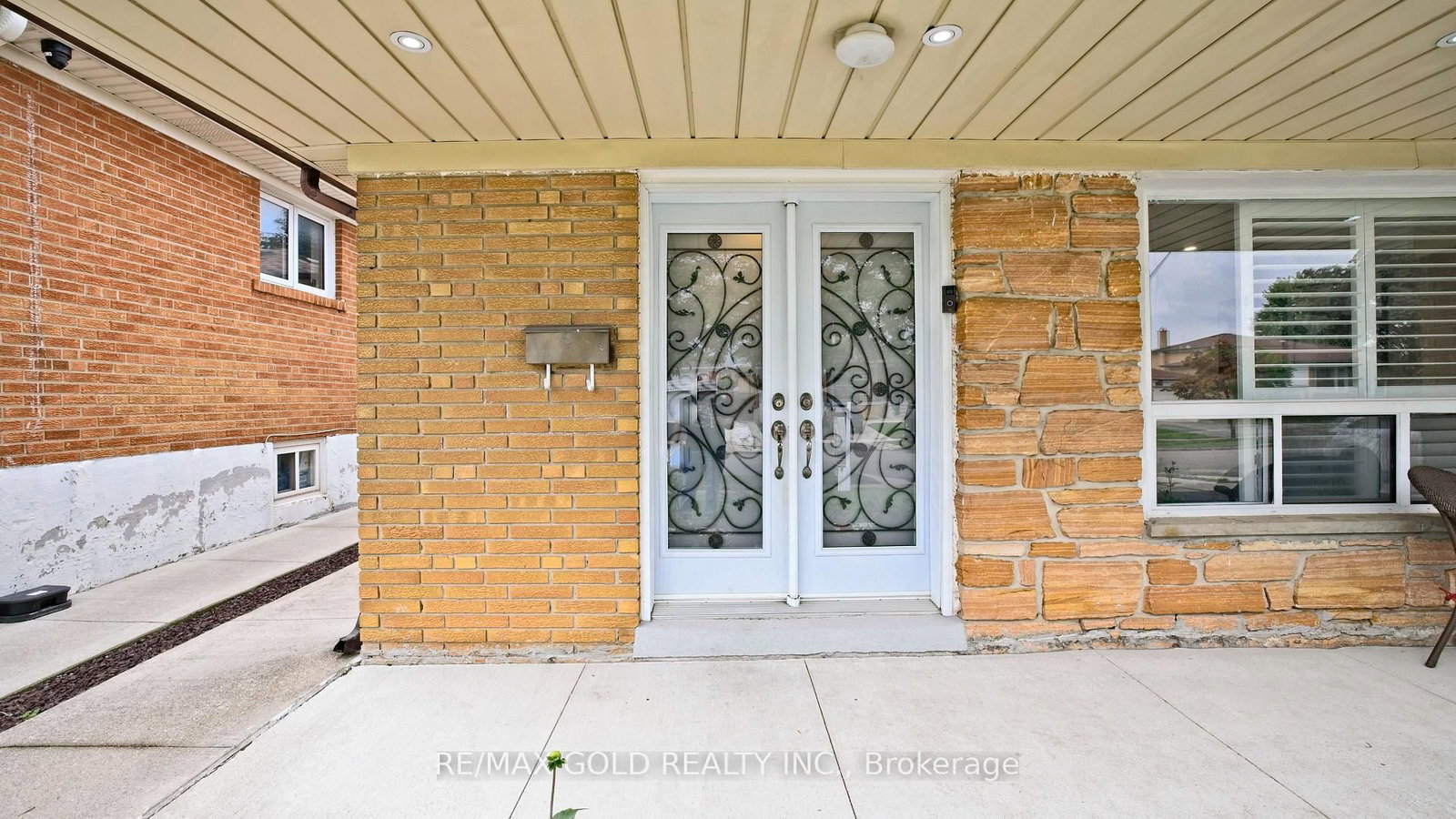 7428 Pickfair Drive • Mississauga, ON photo 6
